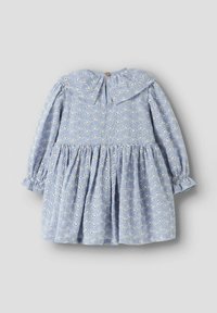 Sininen pitkähihaiset mekko, jossa on suuri kaulus, valkoisilla kirjotulla rusetti-kuviolla, kerätty helma ja nappikiinnitys takana.