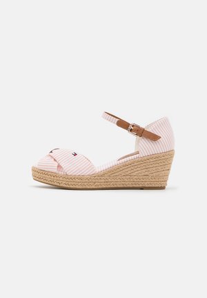 Tommy Hilfiger HIGH WEDGE  - Sandalias con plataforma - seersucker/soothing pink