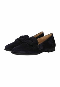 Mocasines de gamuza en color navy con suela plana, que presentan un knotted decorativo en la parte delantera y una textura sutil, diseñados para un uso cómodo.