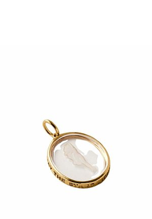 Colgante redondo de oro con centro transparente que sostiene una concha blanca en el interior, con un lazo para sujetarlo a una cadena o pulsera.