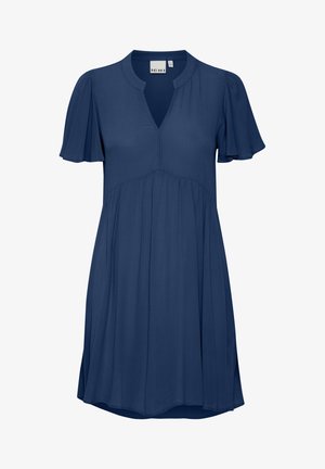 Navyblå kjole lavet af letvægtsstof, med korte, flagrende ærmer, en V-formet Halsudskæring og en svajet silhuet.