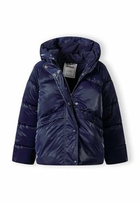 Tumesinine puffer jope, mis on valmistatud läikivast, tikitud kangast. Omab kapuutsi, lukku ja kahte esi-taskut, millel on pehme, tekstuuriga vooder.