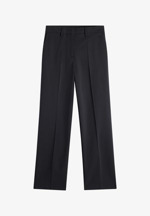 Schwarze formelle Hose mit geraden Beinen, Gürtelschlaufen und einem vorderen Reißverschlussverschluss vor weißem Hintergrund.