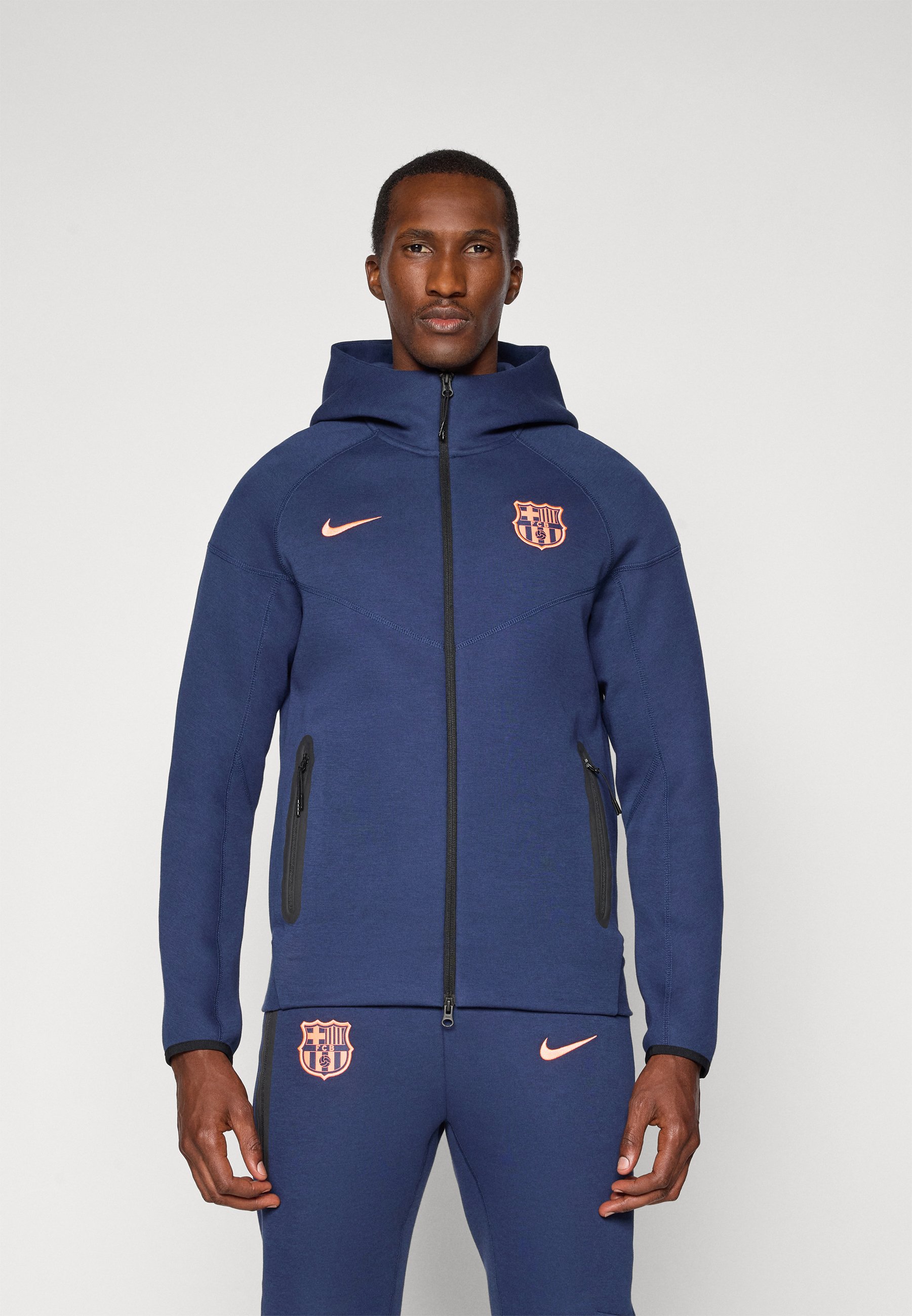 Nike Performance FC BARCELONA TECH WINDRUNNER - Squadra - midnight