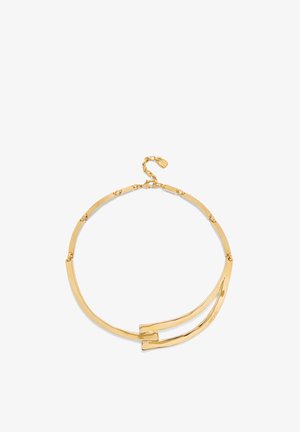 Collar de tono dorado con dos barras curvas unidas en el centro y un cierre de cadena con una extensión ajustable.