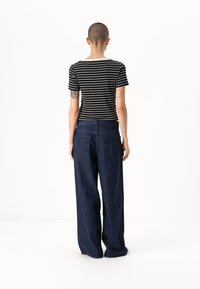GAP Petite BAGGY HOLMAN - Wide leg - rinsed