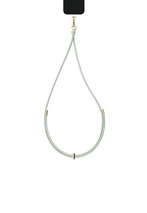 Jasnozielony pleciony sznurek naszyjnika z złotymi akcentami i zapięciem typu karabińczyk, zawieszony na białym tle.