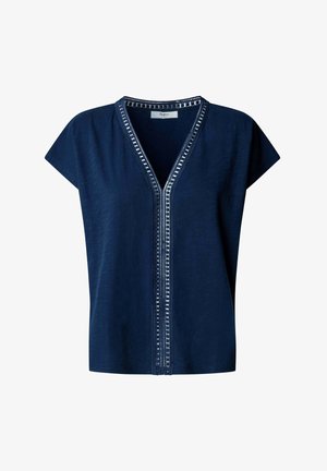 Blusa blu navy a maniche corte con scollo a V e rifinitura decorativa in pizzo che corre verticalmente lungo il collo.