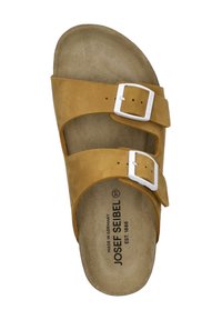 Bruine suède slide sandaal met twee verstelbare witte gespen, gevormde voetbed en logo in de binnenzool gedrukt, ontworpen voor comfort.