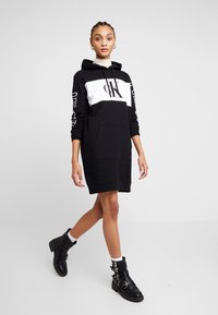 Calvin Klein Jeans BLOCKING STATEMENT LOGODRESS - Dnevna haljina - black