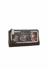 Cartera de cuero marrón con bordado, que presenta la Torre Eiffel, texto en rosa y blanco, y un personaje de dibujo animado. Cierre de cremallera y detalle de logotipo.