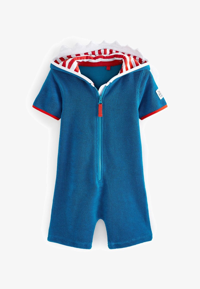Combinaison courte bleu à manches courtes pour tout-petit avec fermeture éclair sur le devant, capuche ornée de rayures rouges et blanches, et pointes blanches en forme de nageoire de requin le long du bord de la capuche.