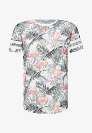 Kurzarm-T-Shirt mit weißem Grund, das ein tropisches Flamingo- und Palmenblattmuster in Rosatönen, Grün und Schwarz zeigt.