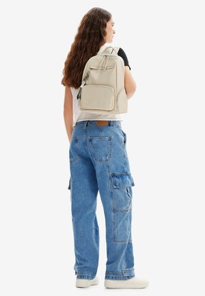 Desigual MIDSIZE HALF LOGO - Zaino - white