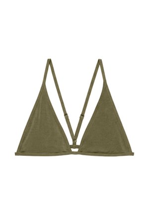 Top bikini triangolare verde oliva con sottili spalline regolabili e una fascia centrale di collegamento su sfondo bianco.
