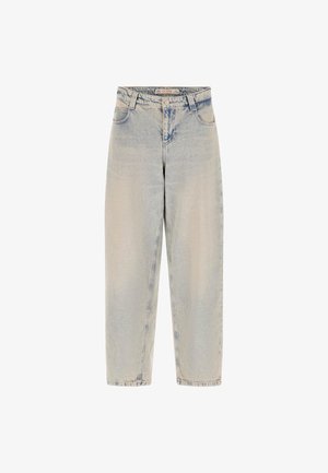 Šviesiai mėlynos džinsinės kelnės su laisvu kirpimu, turinčios aukštą liemenį, penkias kišenes ir subtilų blukimą. Siuvinėti detalės palei siūles.