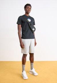 Nike Sportswear TEE COSMIC - Print T-shirt - black