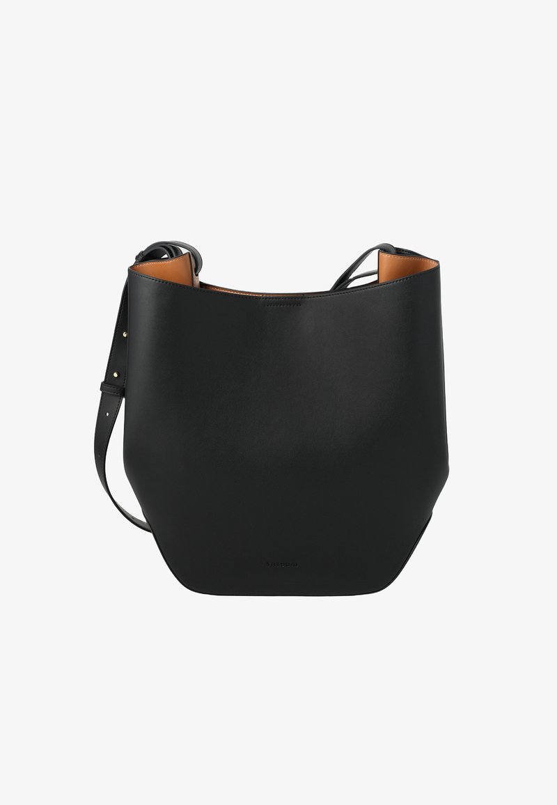 Fekete bőr vödör alakú válltáska állítható pánttal és barna belső béléssel.