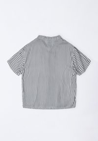 Kurzärmliges, kragenloses Shirt mit einem schwarz-weißen, vertikal gestreiften Muster, einem leicht verkürzten Schnitt und einem geraden Saum.
