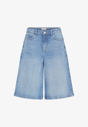 Short en denim bleu clair mi-longue aux genoux avec bouton devant, fermeture éclair et design à cinq poches, posé à plat sur fond blanc.