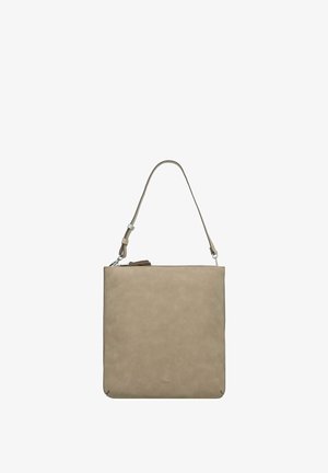 Vierkante, beige leren tas met een gladde textuur, verstelbare schouderriem en een ritsopener aan de bovenkant. Eenvoudig ontwerp met minimale accenten.