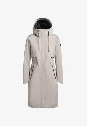 Svetlo sivi vodoodbojni plašč s kapuco, zadrgo na sprednji strani, dvema stranskima žepoma in črnimi dodatki. Ima sproščen kroj in dolžino do sredine stegen.