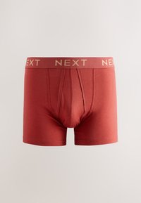 Boxer da uomo rossi con fascia elastica firmata con la parola "NEXT" in lettere beige.