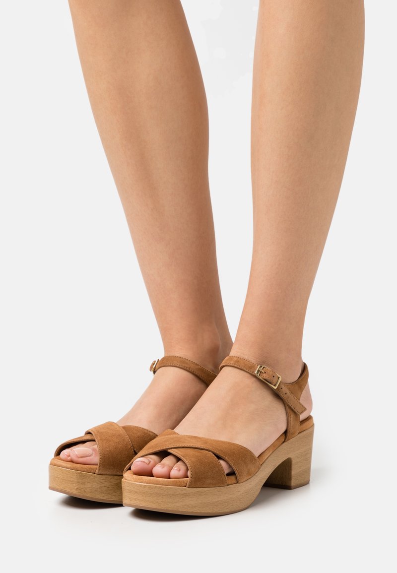Unisa IRAM - Clogs - toffee