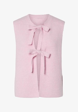 Ermeløs, myk, rosa strikkevest med to sløyfer foran knyttet over en vertikal åpning, rund hals og ribbestruktur.