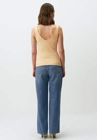 Jimmy Key V NECK SLEEVELESS - Top - peach