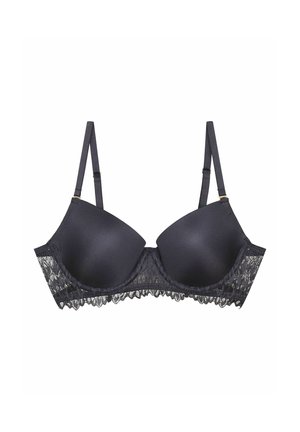 Czarny stanik z gładkimi, wyprofilowanymi miseczkami, koronkowym wykończeniem na dole oraz regulowanymi ramiączkami. Materiał ma miękką teksturę i ustrukturyzowany design.