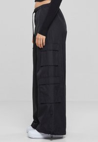 Urban Classics Cargobyxor - black