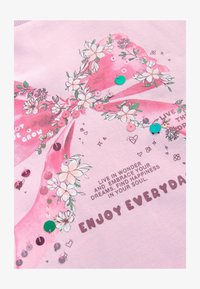 Non selezionato, pink bow graphic