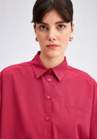 Touché Privé Blus - fuchsia