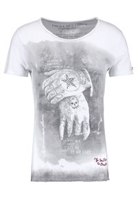 Hvid bomulds T-shirt med et grafisk design af hænder og tekst i grå og sort. T-shirten har en rund halsudskæring og korte ærmer.