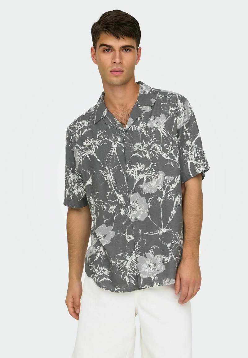 Kurzärmliges, knopfbares Hemd in Grau mit weißem Blumenmuster. Hergestellt aus leichtem Stoff, bietet eine lockere Passform und einen Reverskragen.