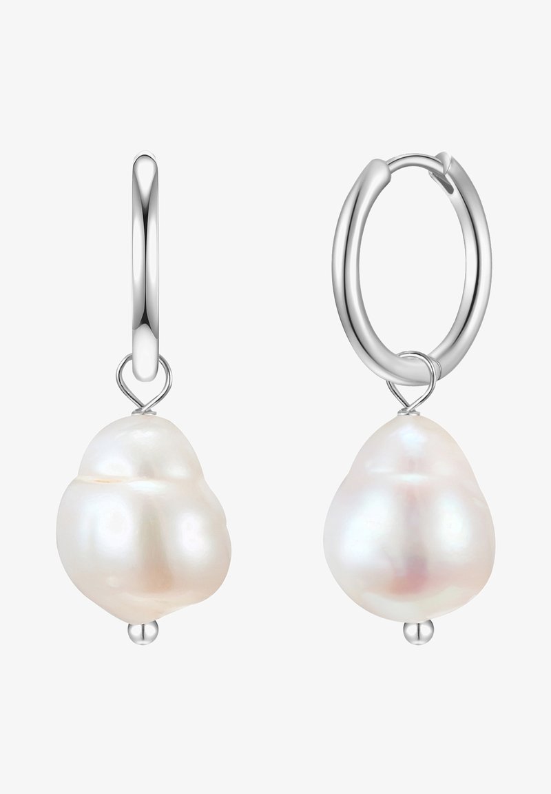 Hõbedased rõngas kõrvarõngad, milles on ebaühtlasest kujundist läikivad valged pärlid, mis näitavad siledat tekstuuri ja poleeritud viimistlust.