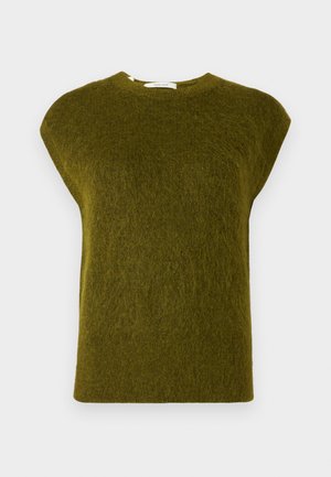 Maglione senza maniche in maglia pelosa color verde oliva con scollatura rotonda e spalle leggermente imbottite, esposto su uno sfondo bianco.