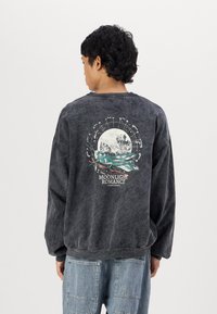 Kaotiko CREW WASHED MOONLIGHT ROMANCE UNISEX - Φούτερ - black