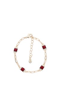 Bracelet en chaîne dorée avec quatre gemmes carrées rouges ornées d'accents scintillants. Comprend un fermoir à homard et une chaîne d'extension.