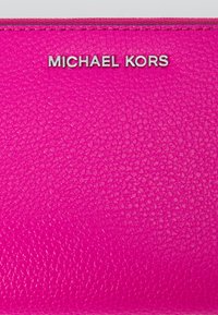 MICHAEL Michael Kors JET SET WRISTLET - Novčanik - wild berry