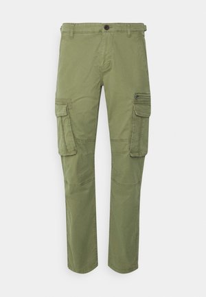 Tummanvihreät cargo-housut, joissa on suora lahje, useita sivutaskuja ja napitus vyötäröllä. Valmistettu kestävästä kankaasta.