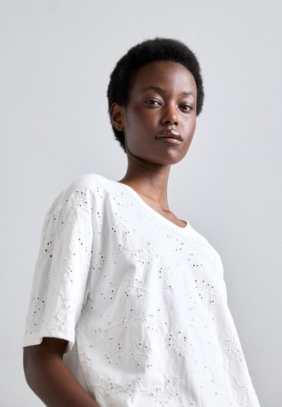 MUNTHE OAJI - T-shirt basique - white