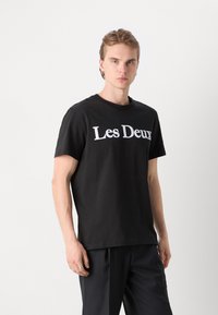 Les Deux CHARLES - T-shirts med print - black/white