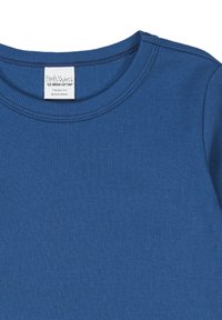 Blauses, geripptes Langarmshirt aus Baumwolle mit rundem Ausschnitt und Etikett. Die Textur ist glatt und leicht dehnbar.