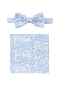 Hellblauer Fliegen mit Paisleymuster und passender Einstecktuch, beide mit kunstvollen Designs und strukturierten Stoffdetails.