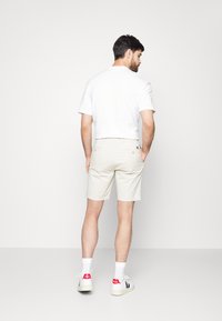 DOCKERS SMART SUPREME FLEX MODERN CHINO - Kratke hlače - grit