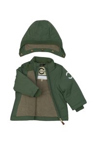 Chaqueta acolchada verde con capucha a juego, que cuenta con un suave forro interior, puños acanalados y un detalle de logo en la manga.