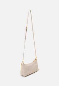 Coccinelle AURA - Sac à main - white