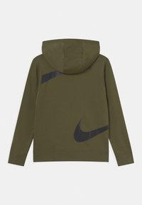 Zelená bavlněná mikina s kapucí s velkým černým logem Nike. Design zahrnuje kapuci a dlouhé rukávy s pružnými manžetami.